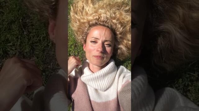 Деси Добрева [ПЕЙ МИ СЕ] - Пуста младост