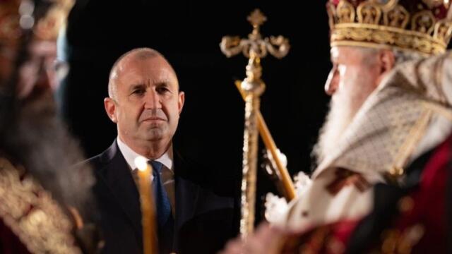 Президентът Румен Радев поздрави българите за Възкресение Христово