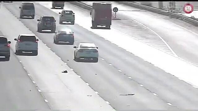 UAE driver stops illegally on highway, causes shocking multi-vehicle collision