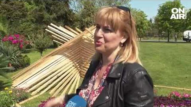 Инсталация с над 4 000 карамфила - част от изложение "Флора" в Бургас