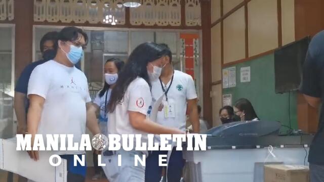 Voters cast vote at Legarda Elementary School in Manila