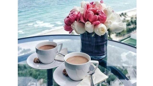 ☕️ Добро утро и прекрасен ден с чаша кафе 💙 ¸.•*´¨♛ 🎵🎶🎵🎶 Усмихнат Ден приятели, с кафе кафе