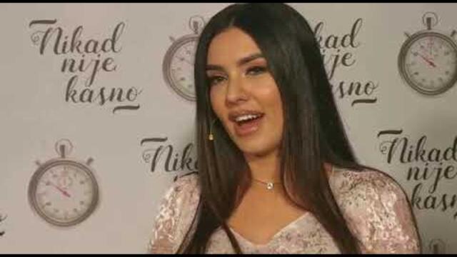 Tanja Savić od 50 jaja razbije 30 dok ih farba!