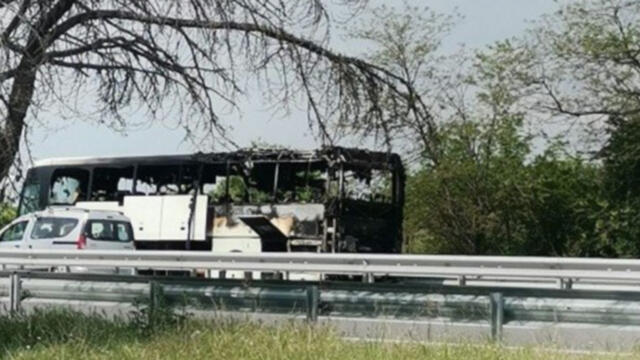 Шофьор спаси хора! Автобус с украински туристи се запали на АМ Черно море днес