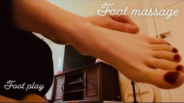 ASMR| Foot massaging with lotion and some lil foot playing 🥰 pt 2