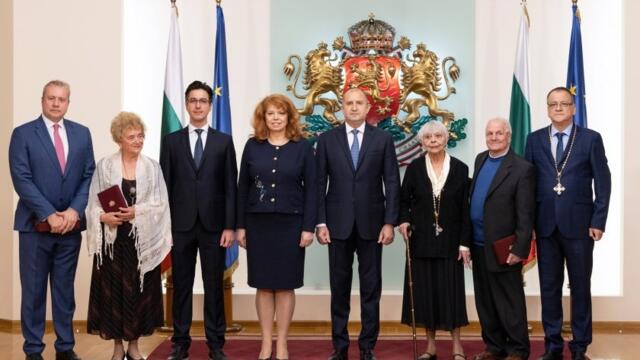 Обръщение на президента Румен Радев за 24 май -  удостои с висши държавни отличия изтъкнати български учени