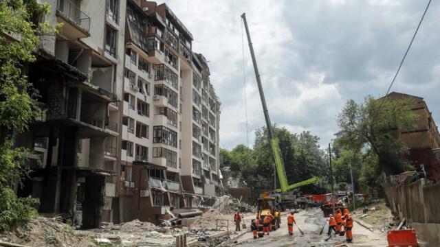 Войната в Украйна 26.06.2022 г. - Спасиха дете от разрушенията в Киев след нови бомбени удари