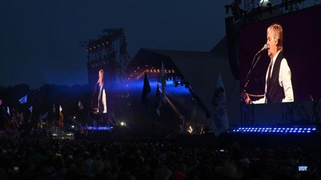 Paul McCartney at Glastonbury singing 'Something'