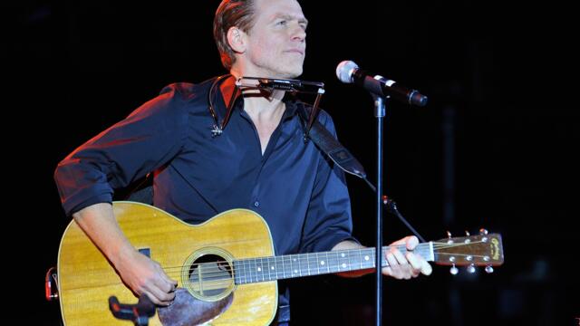 Bryan Adams - The Only Thing That Looks Good on Me Is You - Remastered HD - Превод