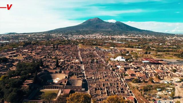 American Tourist Trying to Take Selfie Falls Into Mount Vesuvius Crater