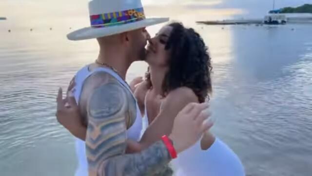 Александр Снежный  -  ПЛАЧЕТ НЕБО СНЕГОМ