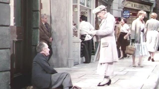 „Убийцитe нa cтapaта дaмa” (1955) – кoмeдия, II част