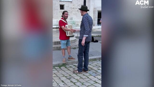 Midnight Oil's Peter Garrett is recognised by street busker in Lyon, France | August 5, 2022 | ACM