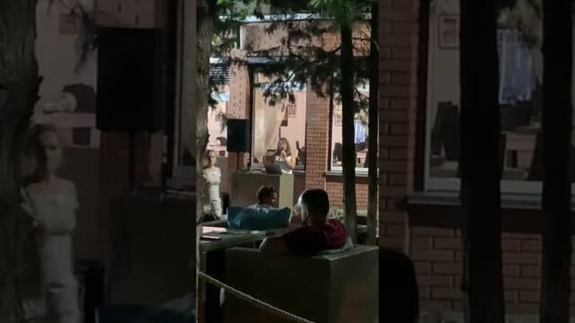 Лаура Дедович    -    «Падаю в любовь»