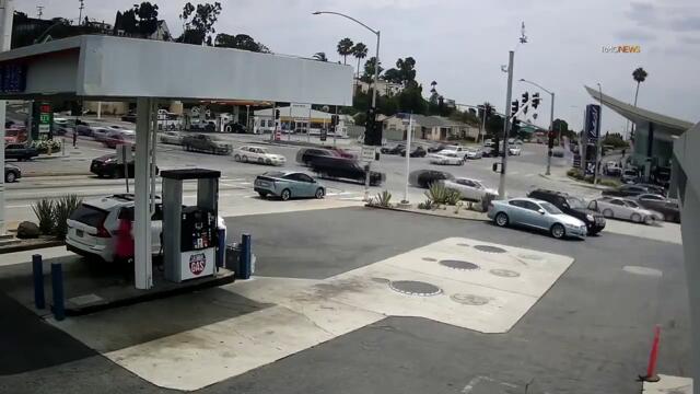 ICU nurse charged with murder in fiery crash that killed 6, including pregnant woman