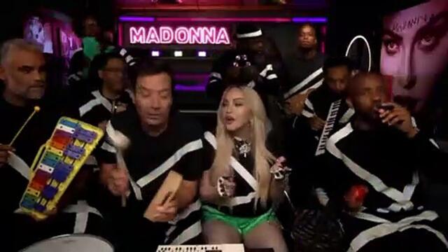 Regardez Madonna, 63 ans, invitée exceptionnelle de Jimmy Fallon,  sur NBC : Elle chante en duo avec l'animateur vedette son tube "Music"