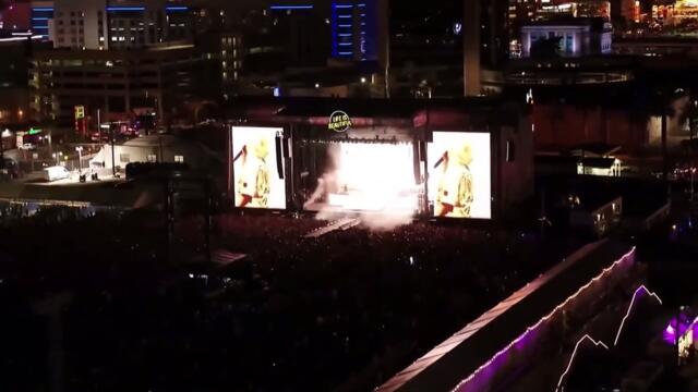 Billie Eilish chante "Happier Than Ever" en live