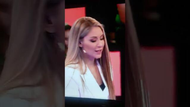Prelepa i prezgodna Kristina Radenković u fantastičnoj crno-beloj kombinaciji