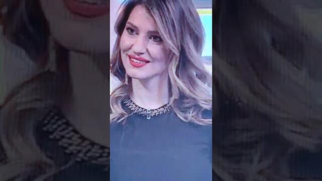 Anđela Đurašković pokazala brutalne noge u prekratkoj suknji