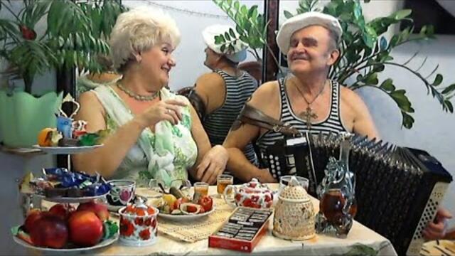 Антонины и Николая Новикова      Однажды морем я плыла  💕 Эту песню можно слушать бесконечно 🍁 Караоке  ❤️  Песни под гармонь