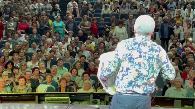 Валерий СЁМИН/ Финал сольного концерта в Ульяновске. Хор зрителей) Песня "Огней так много золотых"