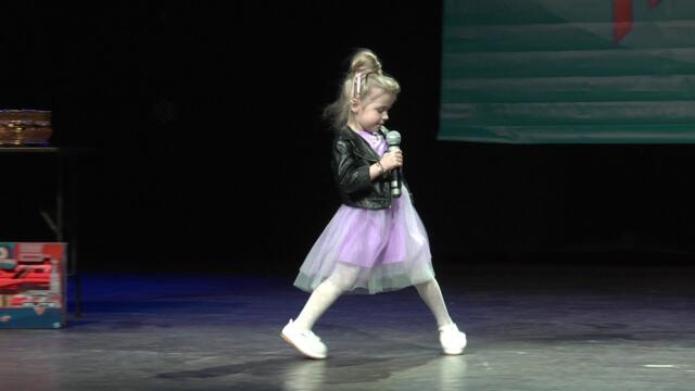 СОФИЯ ГОНЧАРОВА - ГУБКИ БАНТИКОМ