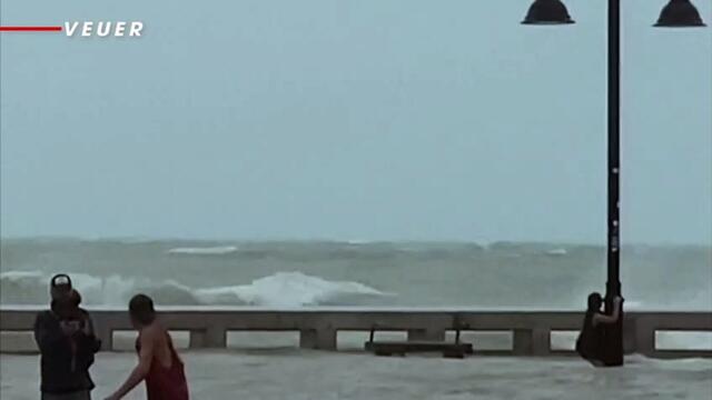 Check Out These People Taking Selfies As Hurricane Ian Approaches