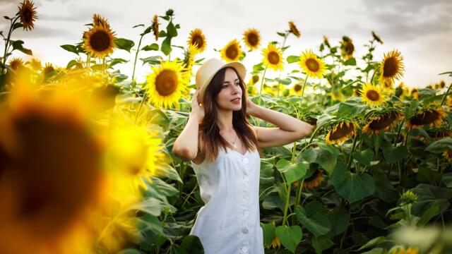 Потрясающая музыка, сказочная природа, смотришь, слушаешь и  душа поёт! Упоительно!