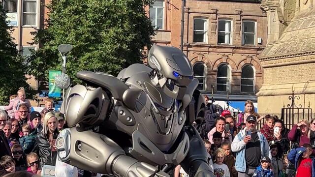 Robot Titan wows the crowds in Mansfield town centre