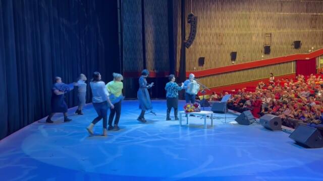 ЦЫГАНОЧКА!🔥 Девушки пляшут на концертах Валерия Сёмина в СИБИРИ🔥Качество не очень, но весело!