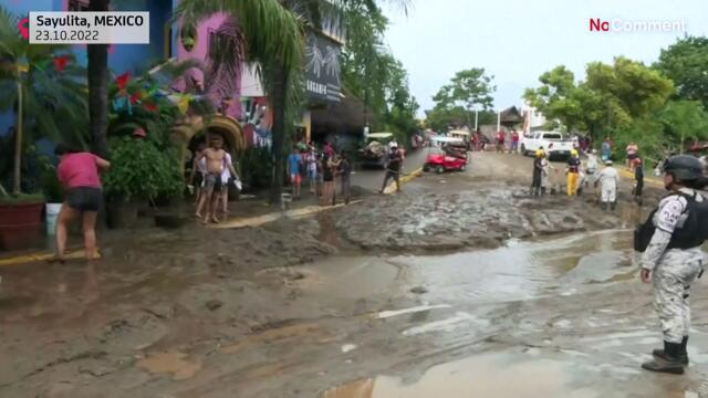Hurricane Roslyn hits Mexico's west coast: flooded streets in Sayulita