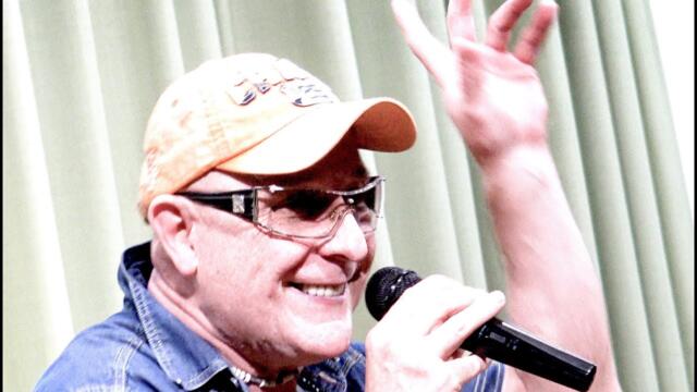 Валерий Палаускас /  "Никогда не пел эту песню на концертах"