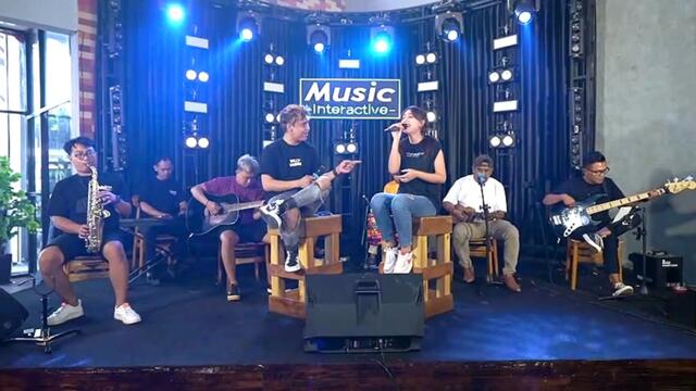 HAPPY ASMARA feat. CHARLY VAN HOUTEN - ASMARA (Official Live Music)