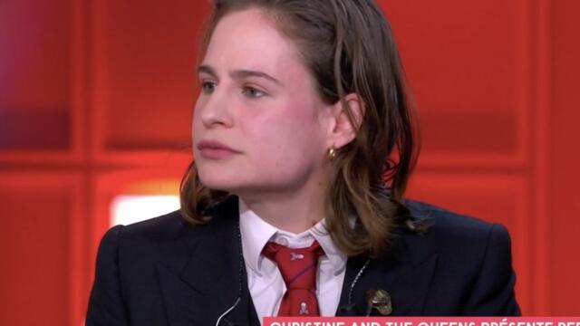 « C'était un choix poétique absurde » : Redcar revient sur son nouveau nom de scène