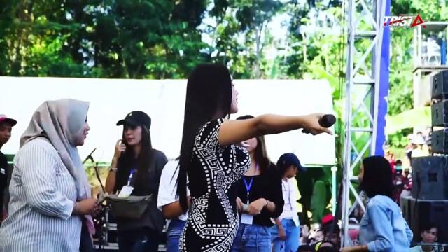 OJO DIBANDINGKE - DESY THATA