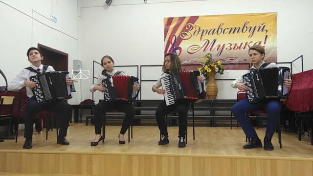 Под небом Парижа (Sous le Ciel de Paris) на баянах и аккордеоне.