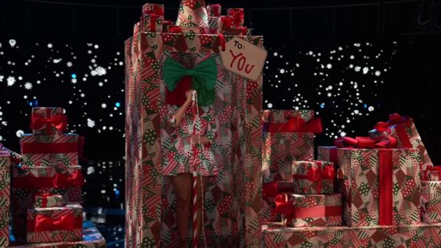 Sia chante "Snowman" en live