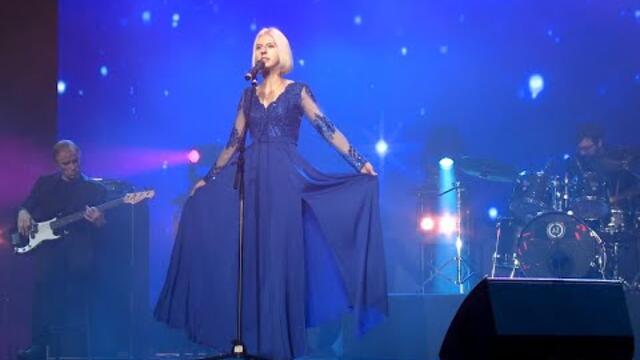 Виктория Никольская - "Девочка в синем платье"