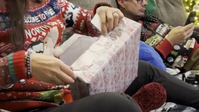 Siblings Accidentally Get Same Gifts For Each Other on Christmas