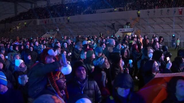 Simon Armitage and LYR perform Awakening at Leeds 2023 opening ceremony