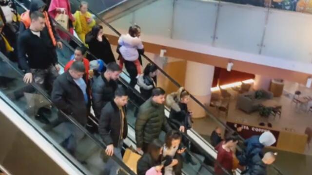 Евакуират столичен мол за трети път тази седмица - отново заради сигнал за бомба (ВИДЕО)