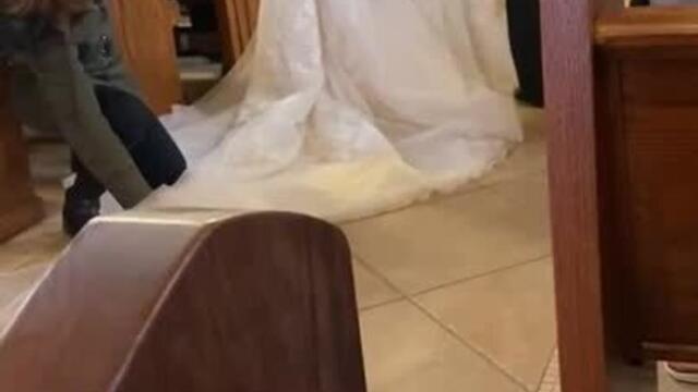 Bride's Veil Falls Off After Photographer Accidentally Steps on it