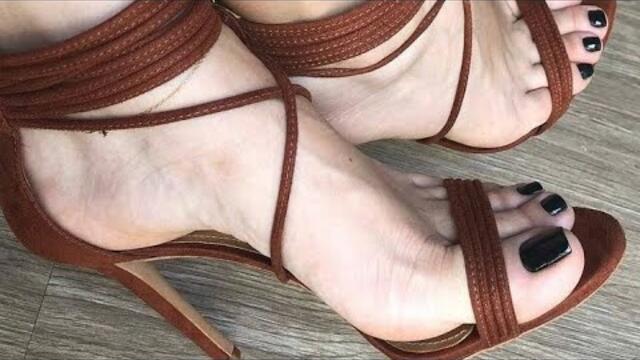 Variety of colors and high heel sandals for ladies to put on their feet to make them attractive