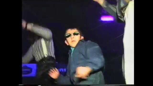 Gypsy kid dances to Mangoo - Eurodancer