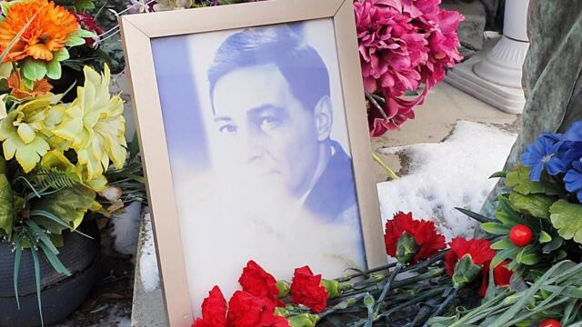 Необычный памятник на могиле "Штирлица" Вячеслава Тихонова 🙏 95 лет ... Новодевичье кладбище 2023