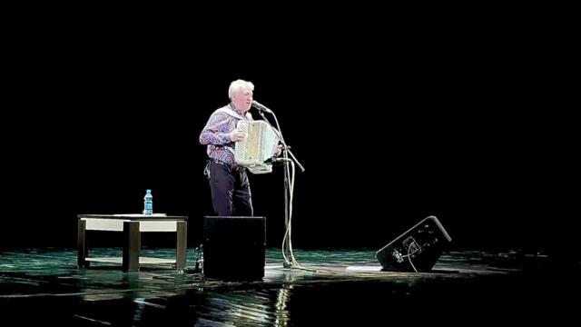 Валерий Семин  -  Плыл по Вологде запах сирени