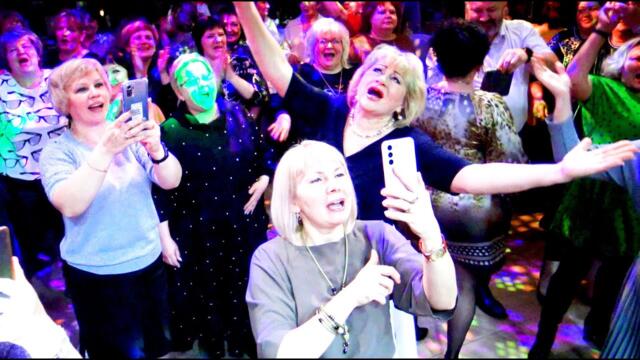 Валерий Палаускас  /   Поёт весь зал! Вот это Кайф ... любовь народная!