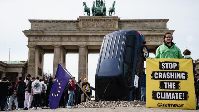 За първа пролет от Берлин Грийнпийс Природозащитниците призоваха за край на двигателите с вътрешно горене