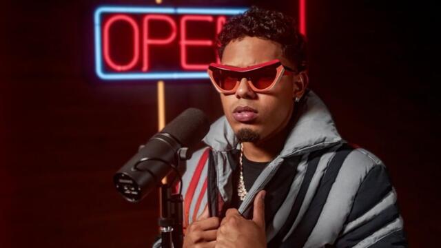 Myke Towers "EXTRA EXTRA" (En Vivo) | Open Mic