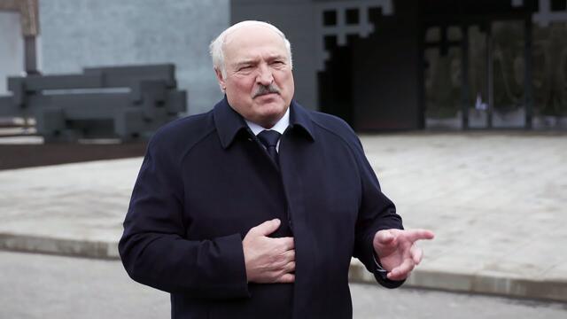 Лукашенко: Как только эти боеприпасы взорвутся на позиции войск России – ответ будет страшный!